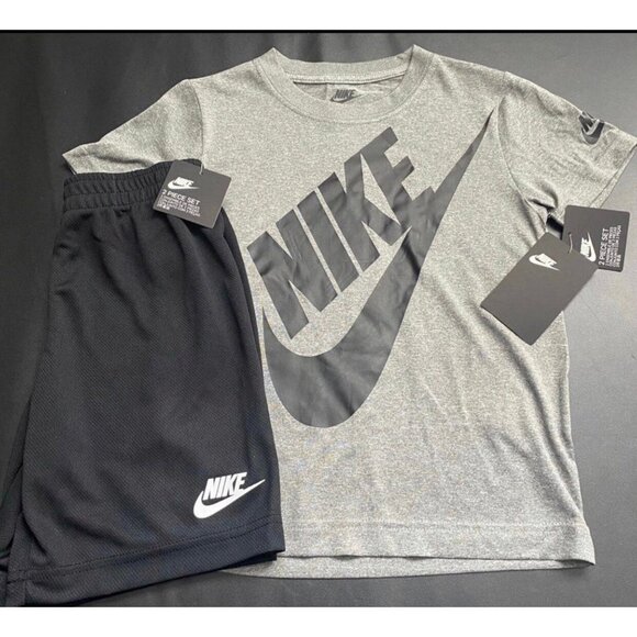 NWT Nike Athletic Set Boys Size 7 - Picture 1 of 3